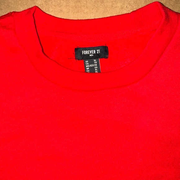 Red pullover - Picture 2 of 2